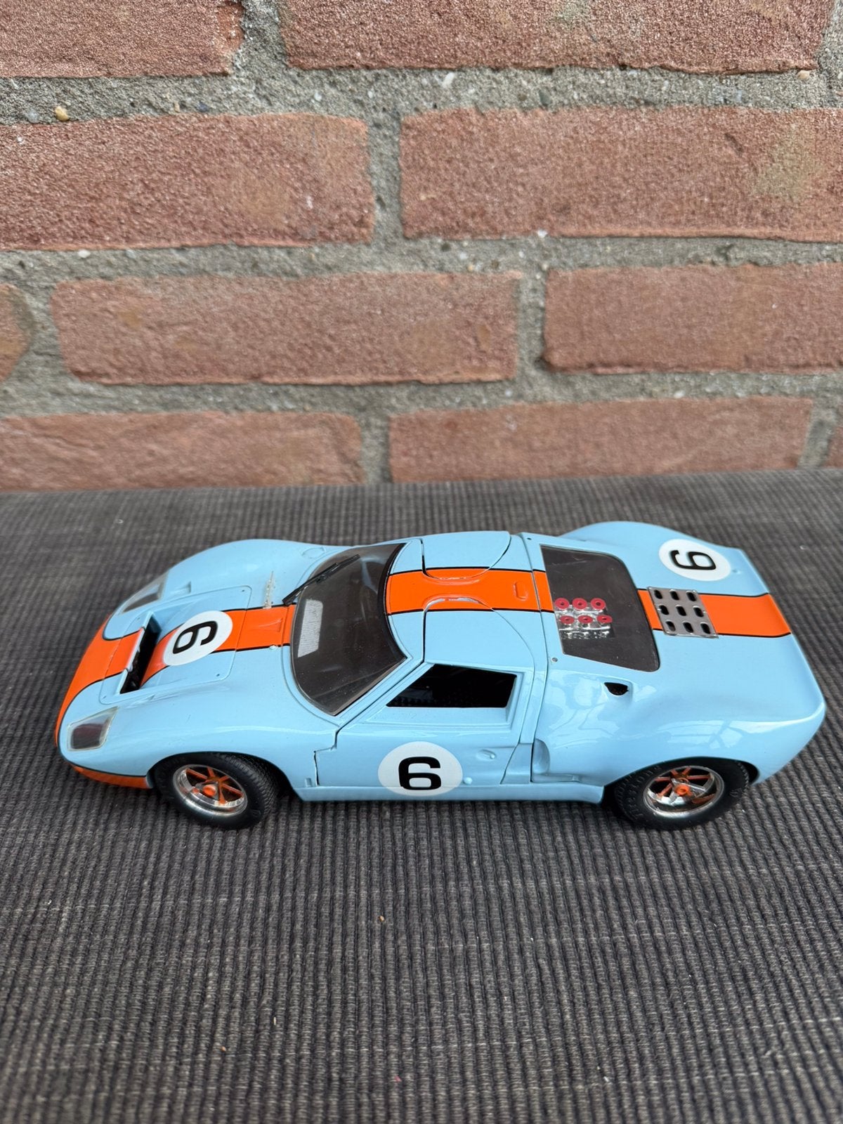 1:18 Revell Ford GT 40 Le Mans ‘winner 1969’, Hobby en Vrije tijd, Modelauto's | 1:18, Zo goed als nieuw, Auto, Revell, Ophalen of Verzenden