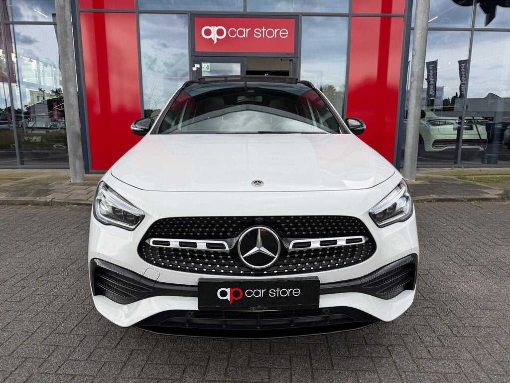 Mercedes-Benz GLA-klasse 250 e Hybride AMG Night Pakket Pano, Auto's, Mercedes-Benz, 77 km/l, Zwart, 150 min, Wit