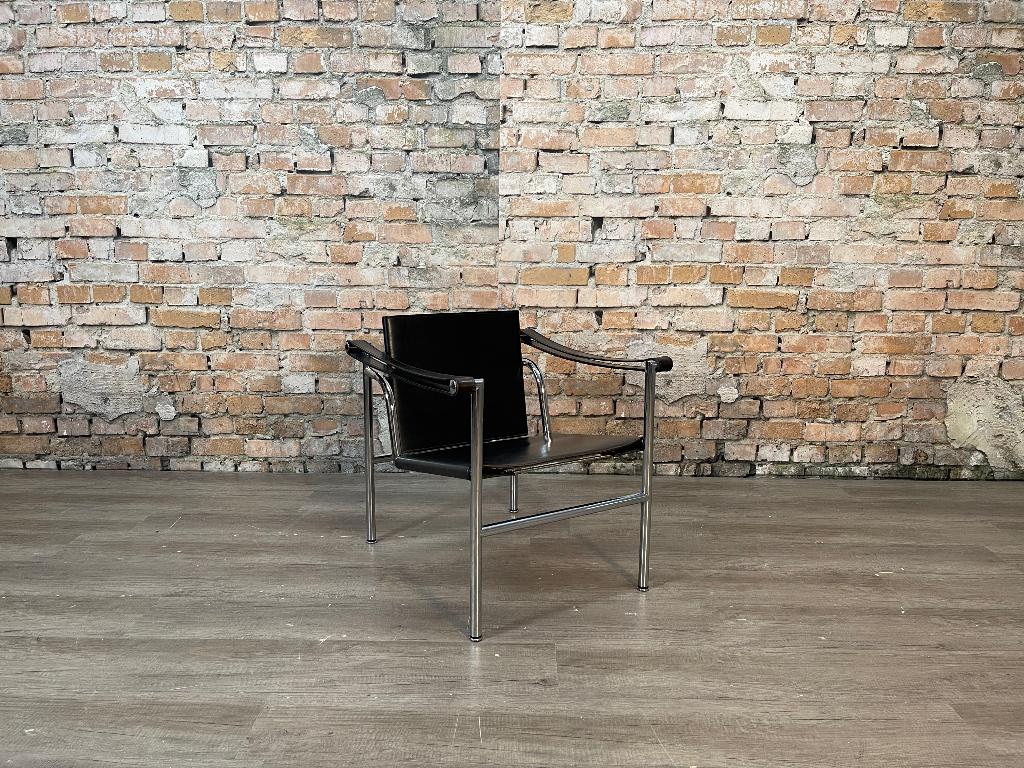 Cassina LC1 bij TheReSales, Huis en Inrichting, Ophalen, Minder dan 75 cm, Design, Zo goed als nieuw