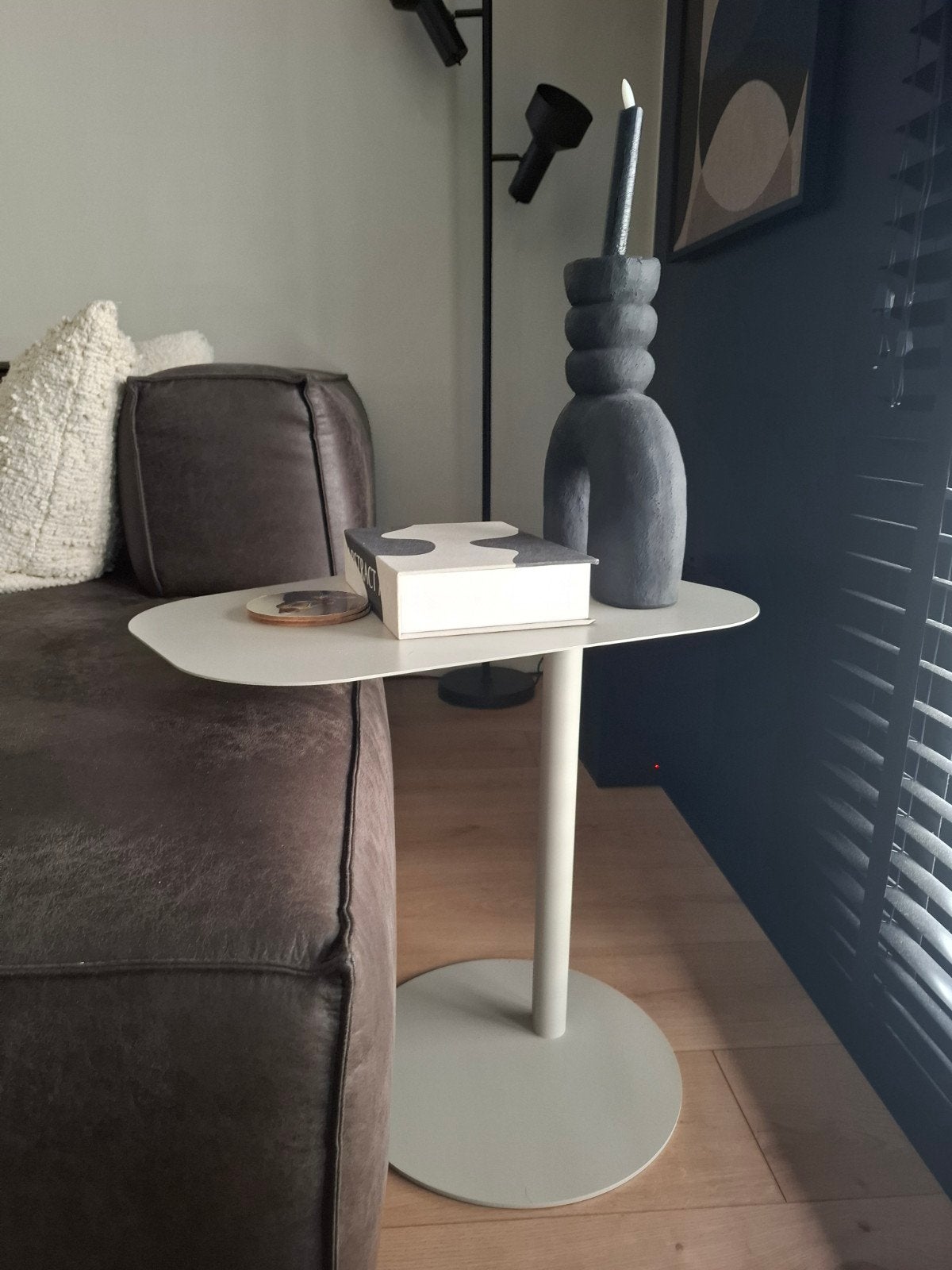 WOOOD Lia bijzettafel metaal dust, Metaal of Aluminium, 55 tot 75 cm, Zo goed als nieuw, Modern, minimalistisch