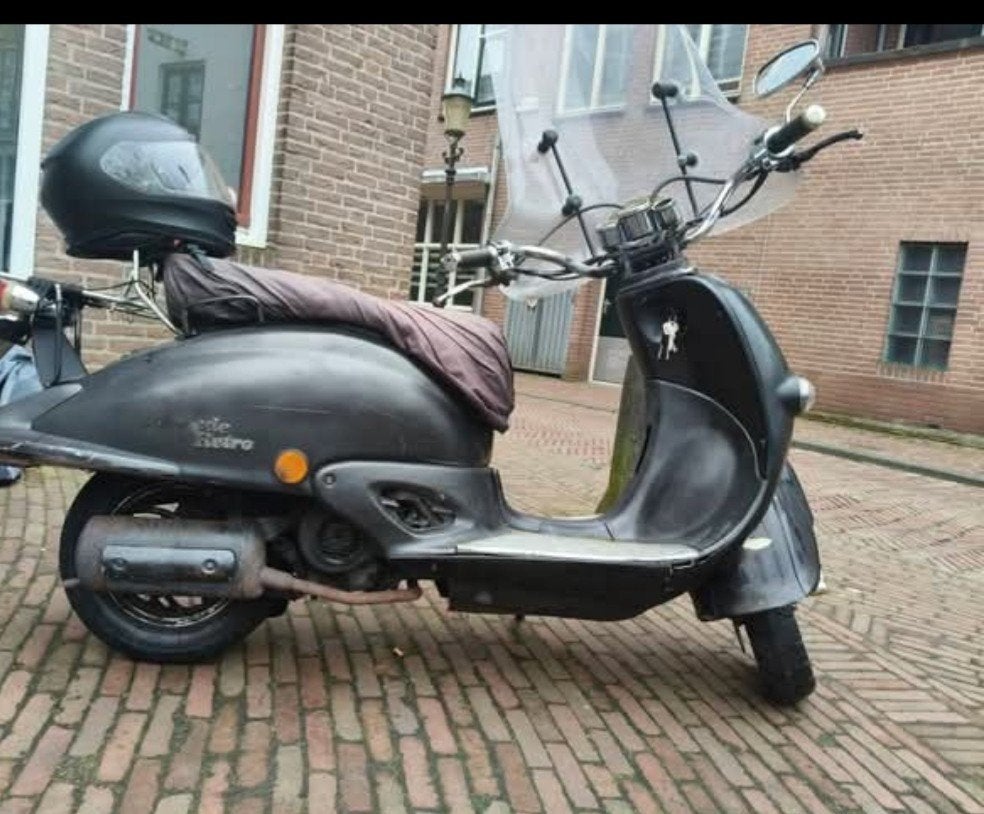 Retro Scooter - Zwart met windscherm, Ophalen, Gebruikt, Benzine, Overige merken