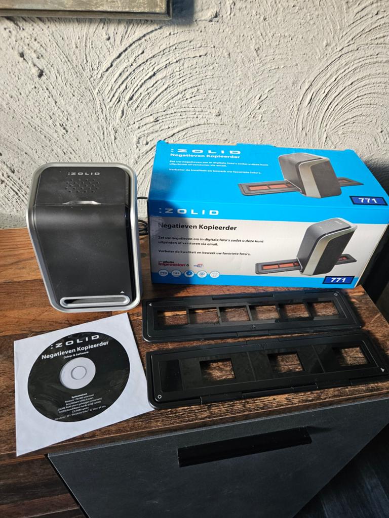 Zolid Negatieven scanner 771 - Digitaliseer je negatieven, Computers en Software, Scanners, Zo goed als nieuw, Diascanner, Windows