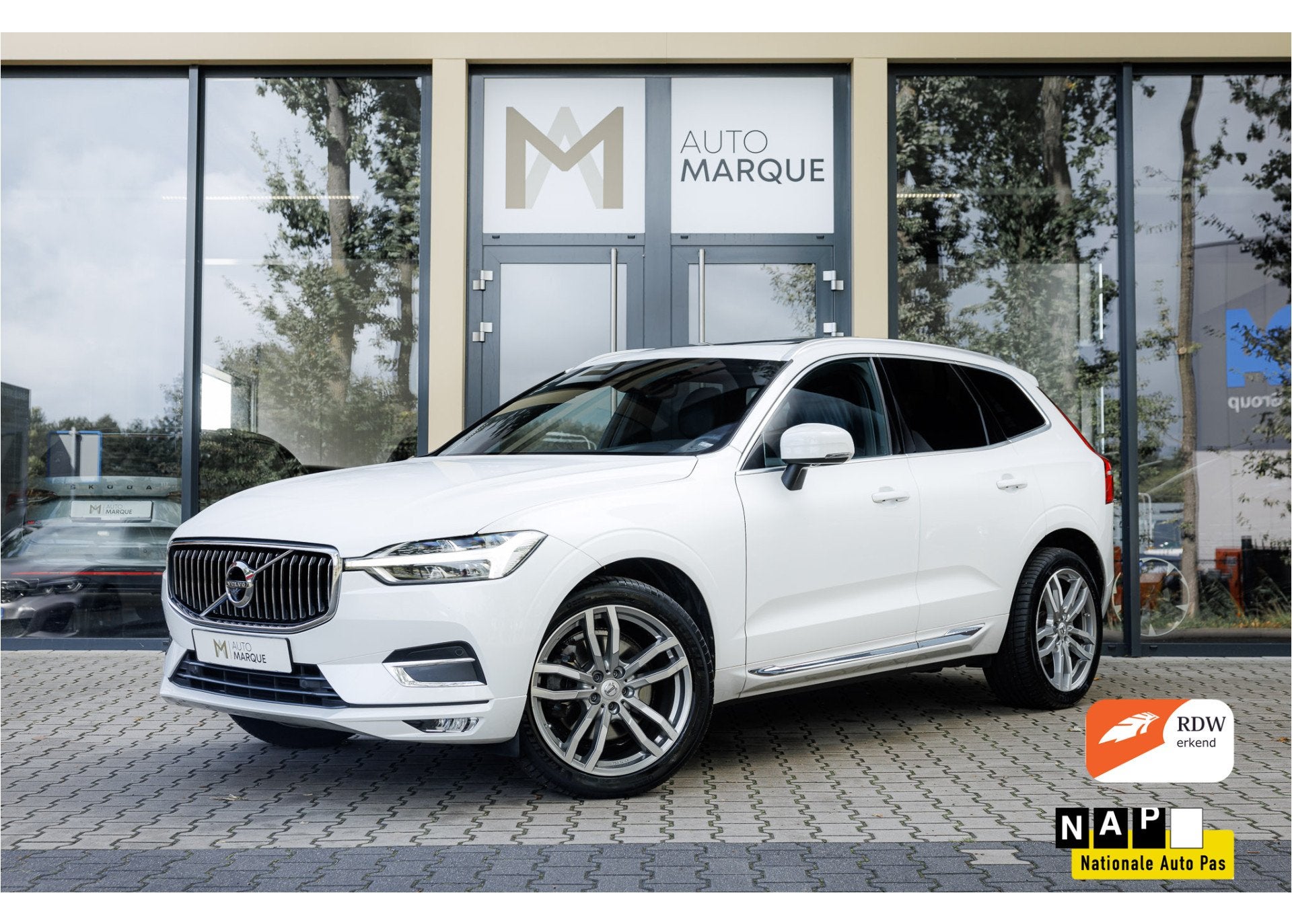 Volvo XC60 2.0 B5 AWD | Inscription PlusLine | Panoramadak |, Automaat, Dealer onderhouden, Gebruikt, Wit