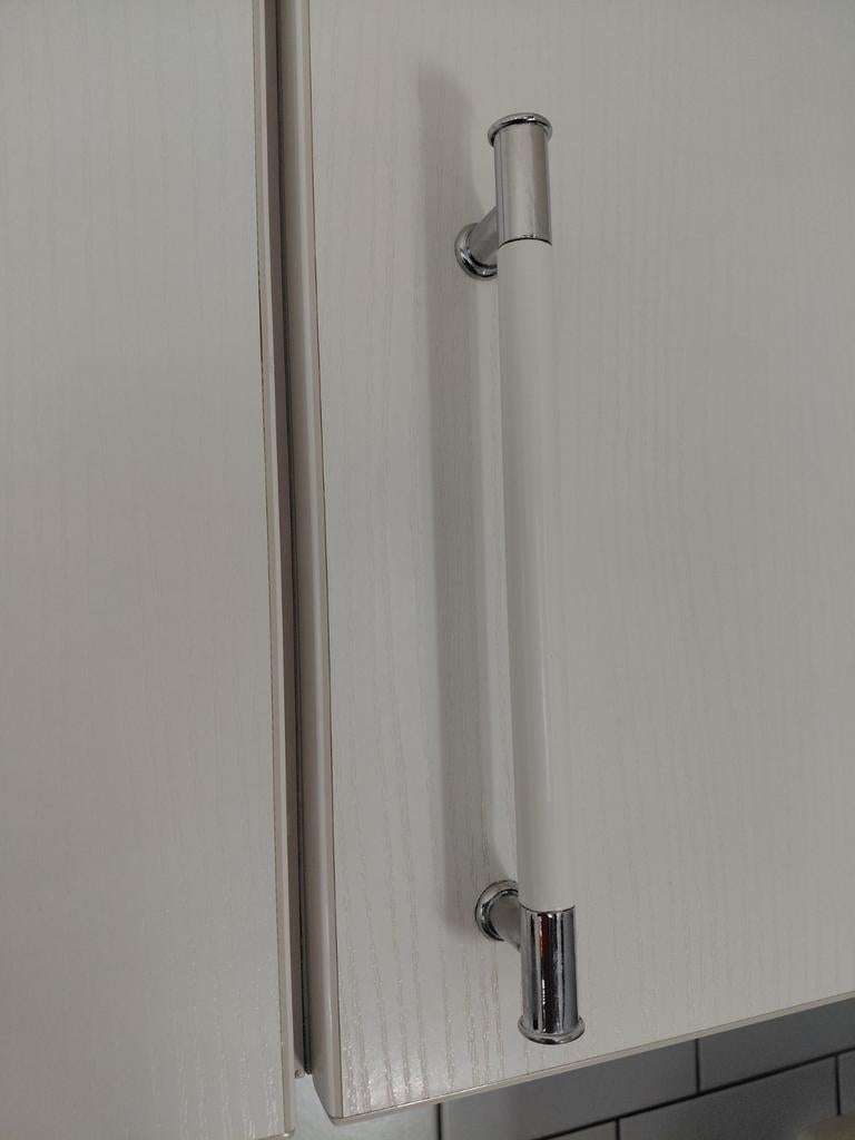 14 stuks roomwitte handgrepen voor keuken of meubels, Minder dan 50 cm, Gebruikt, Ophalen of Verzenden, Minder dan 25 cm
