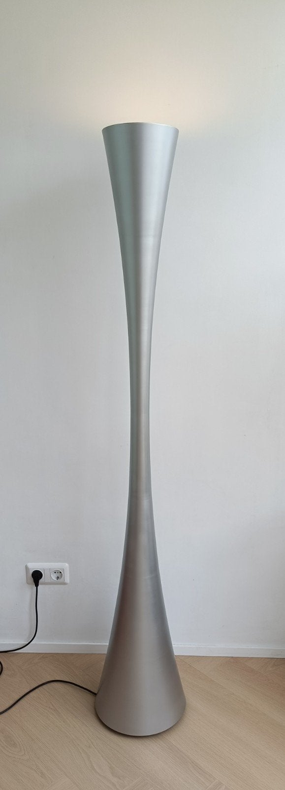 Martinelli Luce Biconica design vloerlamp – Elio Martinelli, Huis en Inrichting, Ophalen, Kunststof, E27 (groot), Zo goed als nieuw
