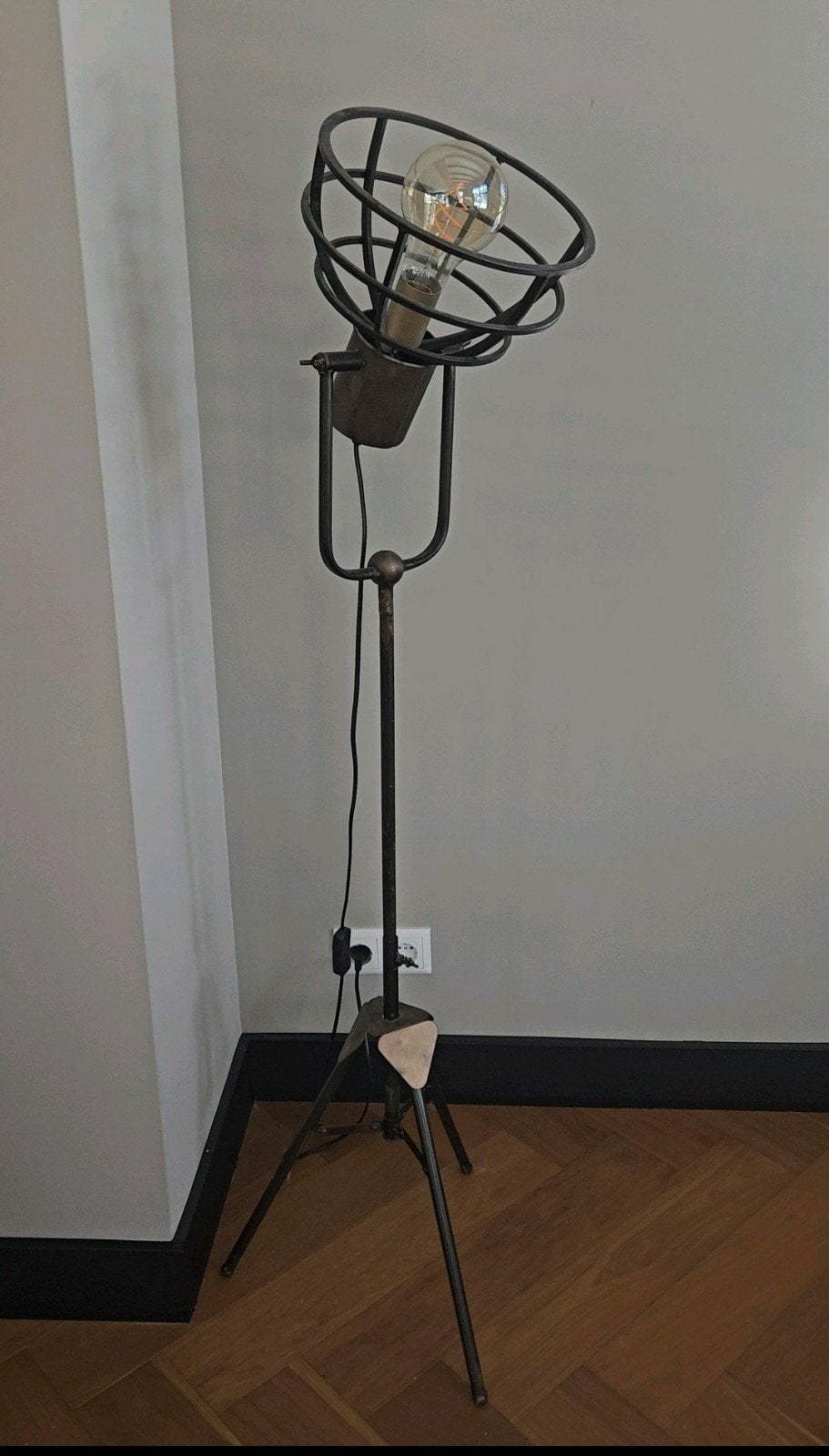Industriële staande lamp - driepoot design, Gebruikt, 150 tot 200 cm, E27 (groot), Ophalen of Verzenden