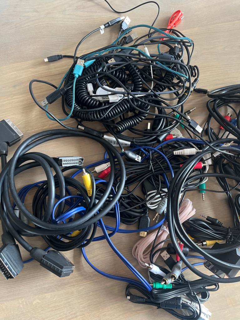 Grote partij diverse kabels: Scart, HDMI, USB, Audio, Video, Ophalen of Verzenden, Gebruikt, Minder dan 2 meter, Overige kabels