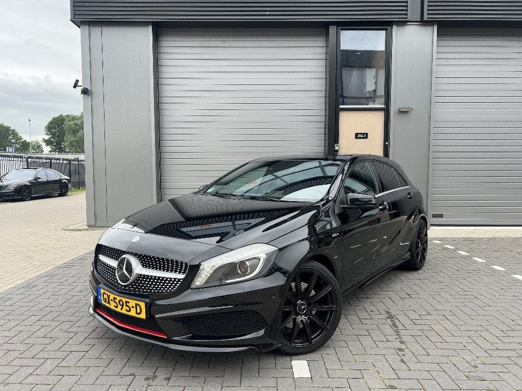 Mercedes-Benz A250 AMG Sport Edition | Memory | Leder |, Auto's, Mercedes-Benz, 730 kg, Zwart, 4 cilinders, Elektronische parkeerrem