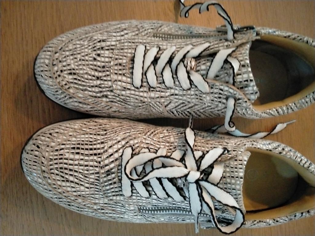 Stijlvolle sneakers Helioform, maat 5.5 met rits en veters, Kleding | Dames, Schoenen, Overige kleuren, Nieuw, Ophalen of Verzenden