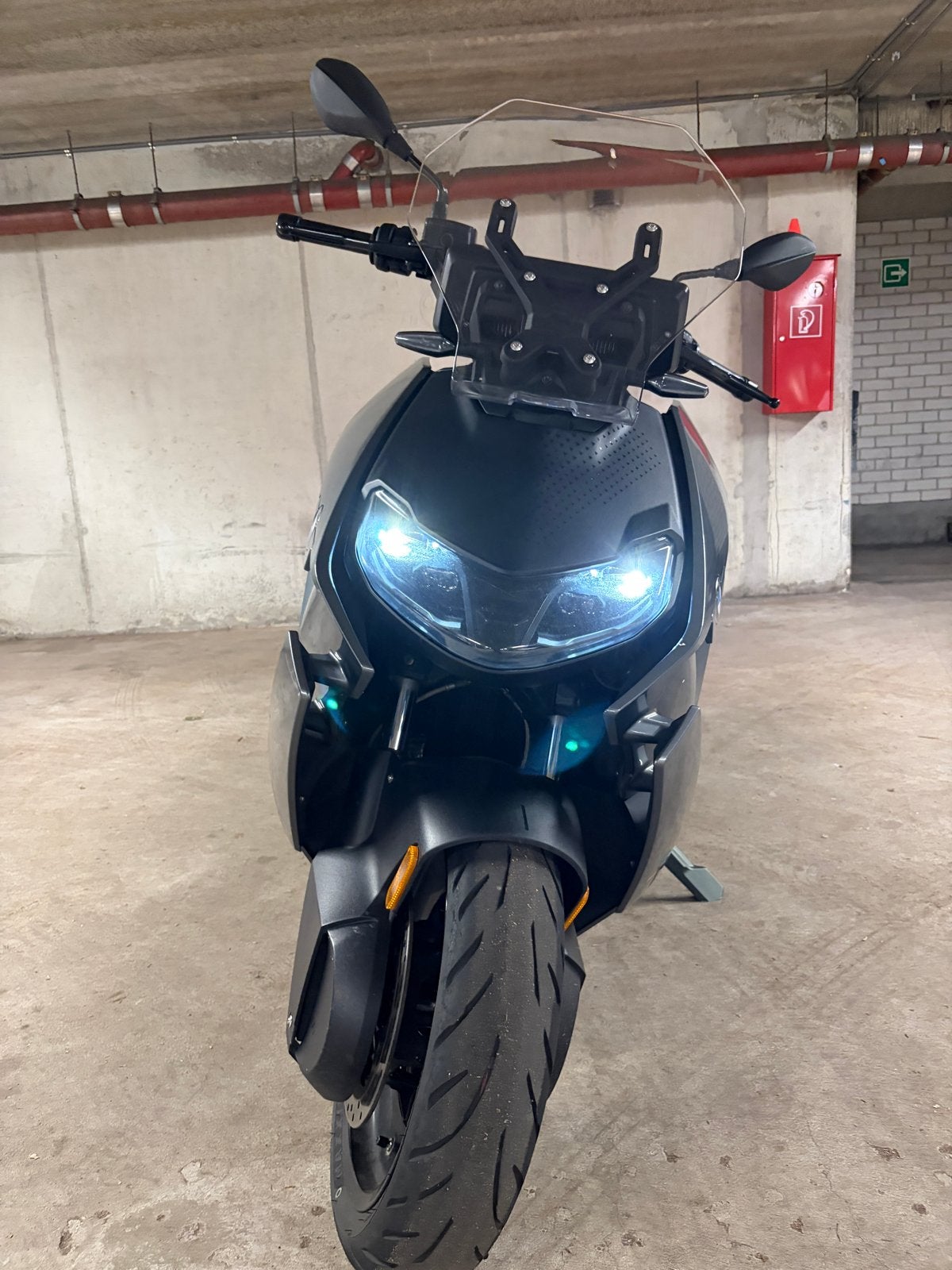 BMW CE 04 2022 - Elektrische Scooter met Nieuwe aandrijfaccu, Motoren, Scooter, Gebruikt, Particulier, Meer dan 35 kW