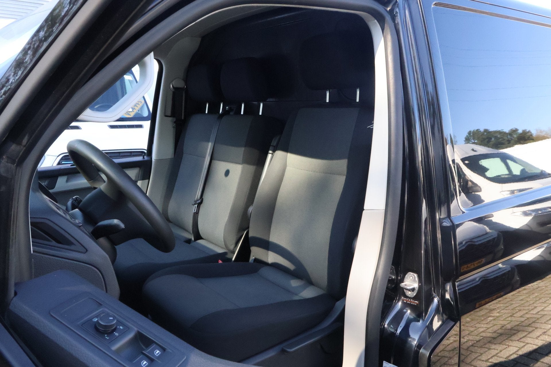 Volkswagen Transporter 2.0 TDI L1 H1 Airco Geisoleerde Laadr, Auto's, Voorwielaandrijving, 1828 kg, Stof, Gebruikt