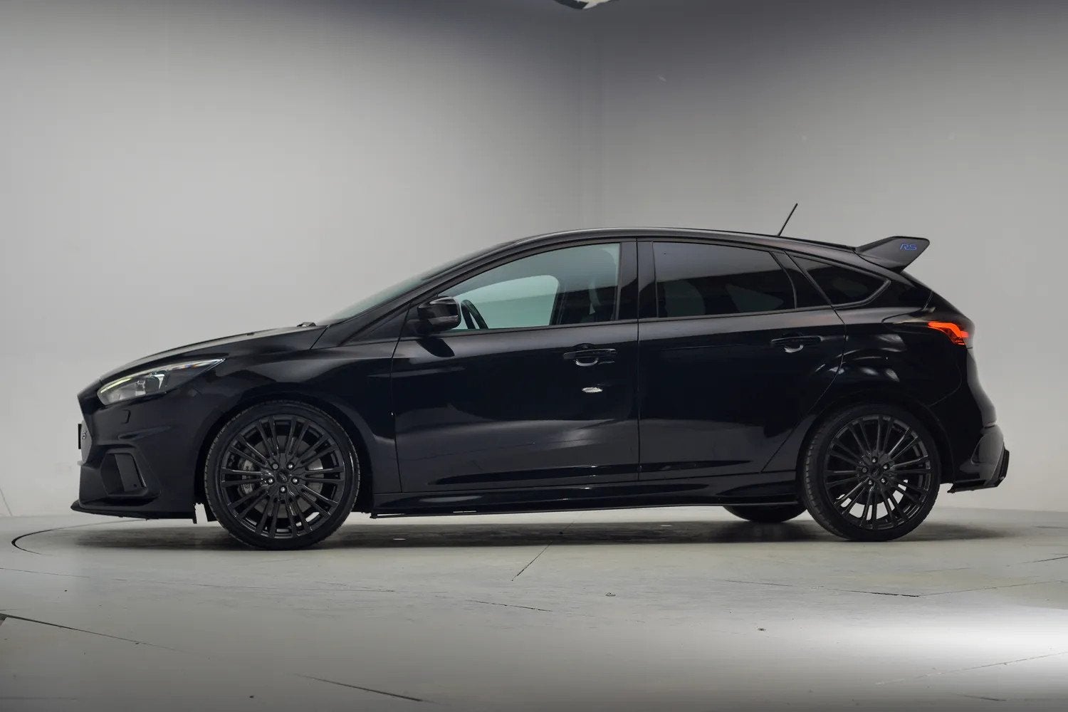 Ford Focus 2.3 RS 5-deurs [ Xenon SONY Apple/Android Camera, Auto's, Gebruikt, 4 cilinders, Leder, Bedrijf