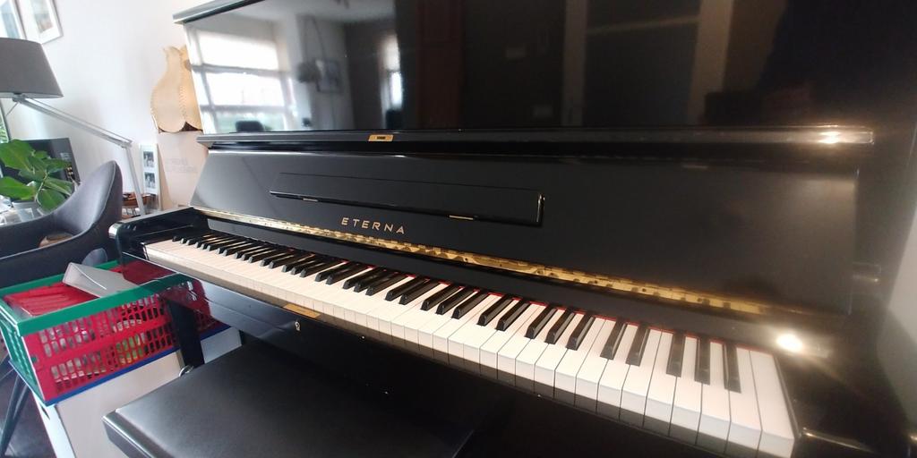 Eterna Piano 130 cm hoog - Zwart Hoogglans, Ophalen, Gebruikt, Zwart, Piano