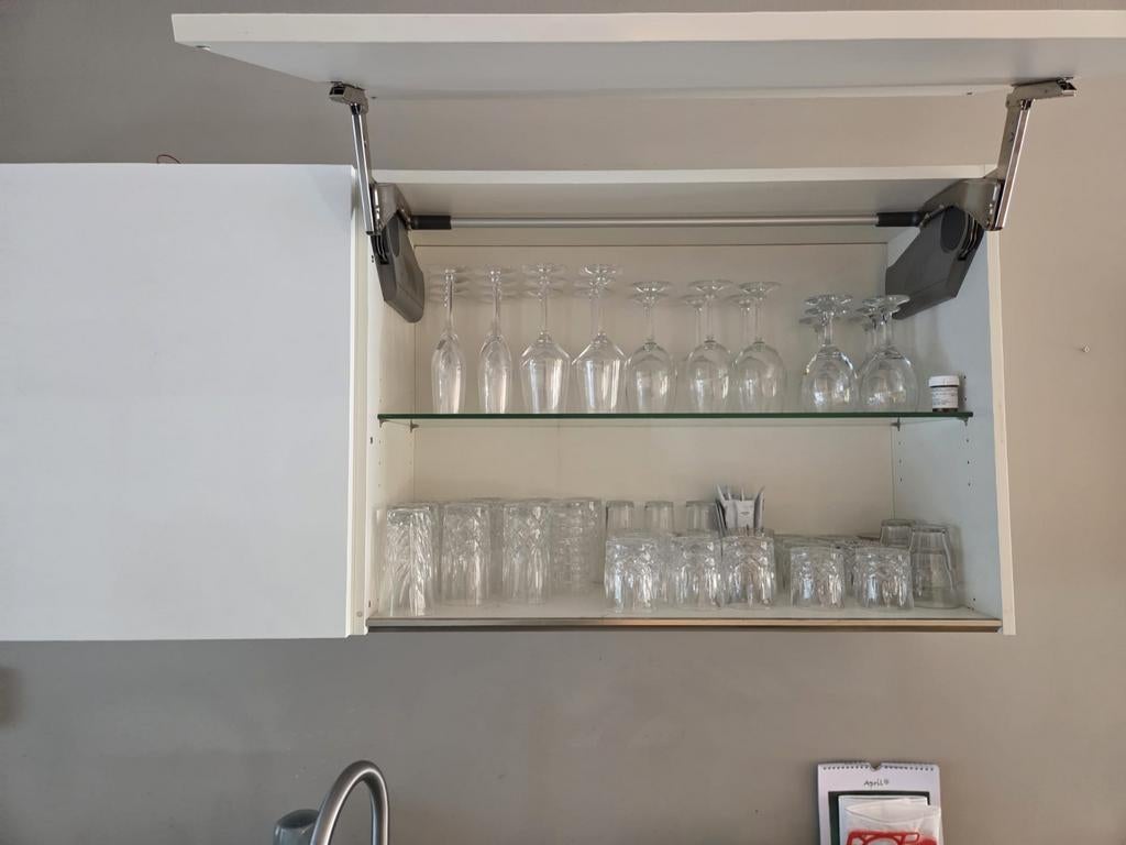 Witte Keukenkast met Glazen Planken en Hefsysteem, Ophalen of Verzenden