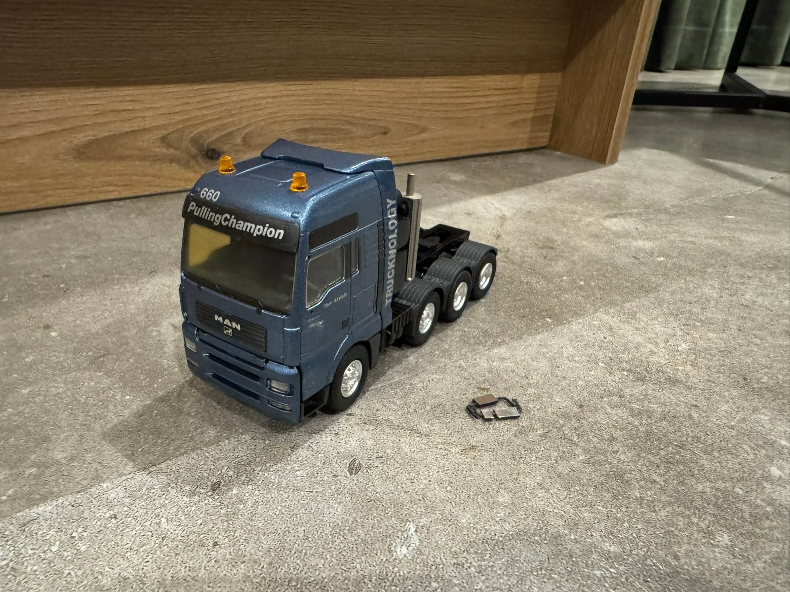 MAN TGA XXL 660 4 assige trekker Pullingchampion, Hobby en Vrije tijd, Ophalen, Zo goed als nieuw, Bus of Vrachtwagen, Conrad