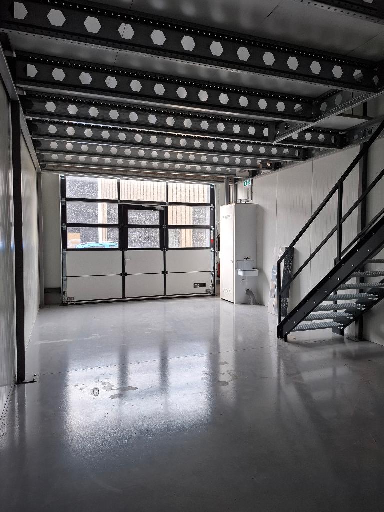 Bedrijfshal / bedrijfsunit, 92 m², Huur, Bedrijfsruimte
