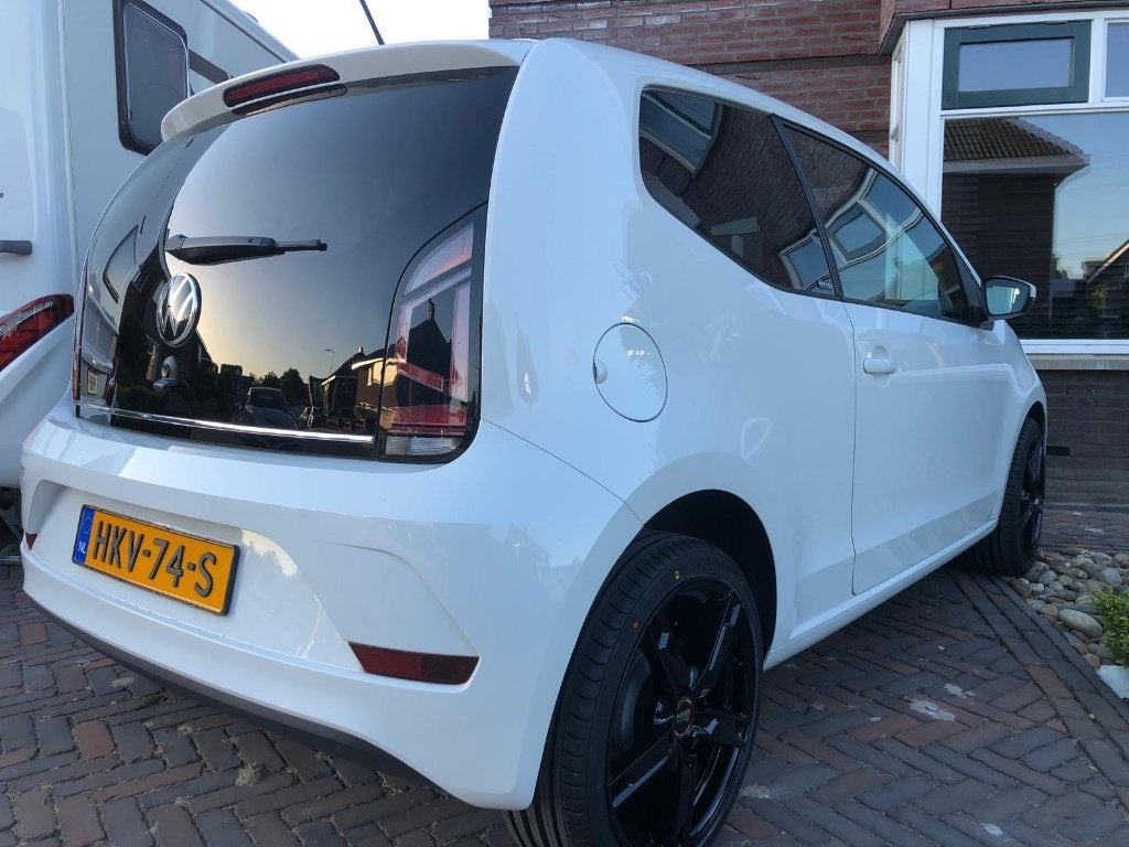 Volkswagen up! 1.0 65PK 5D 2021 Wit, Auto's, Volkswagen, Dealer onderhouden, 4 stoelen, USB, Handgeschakeld