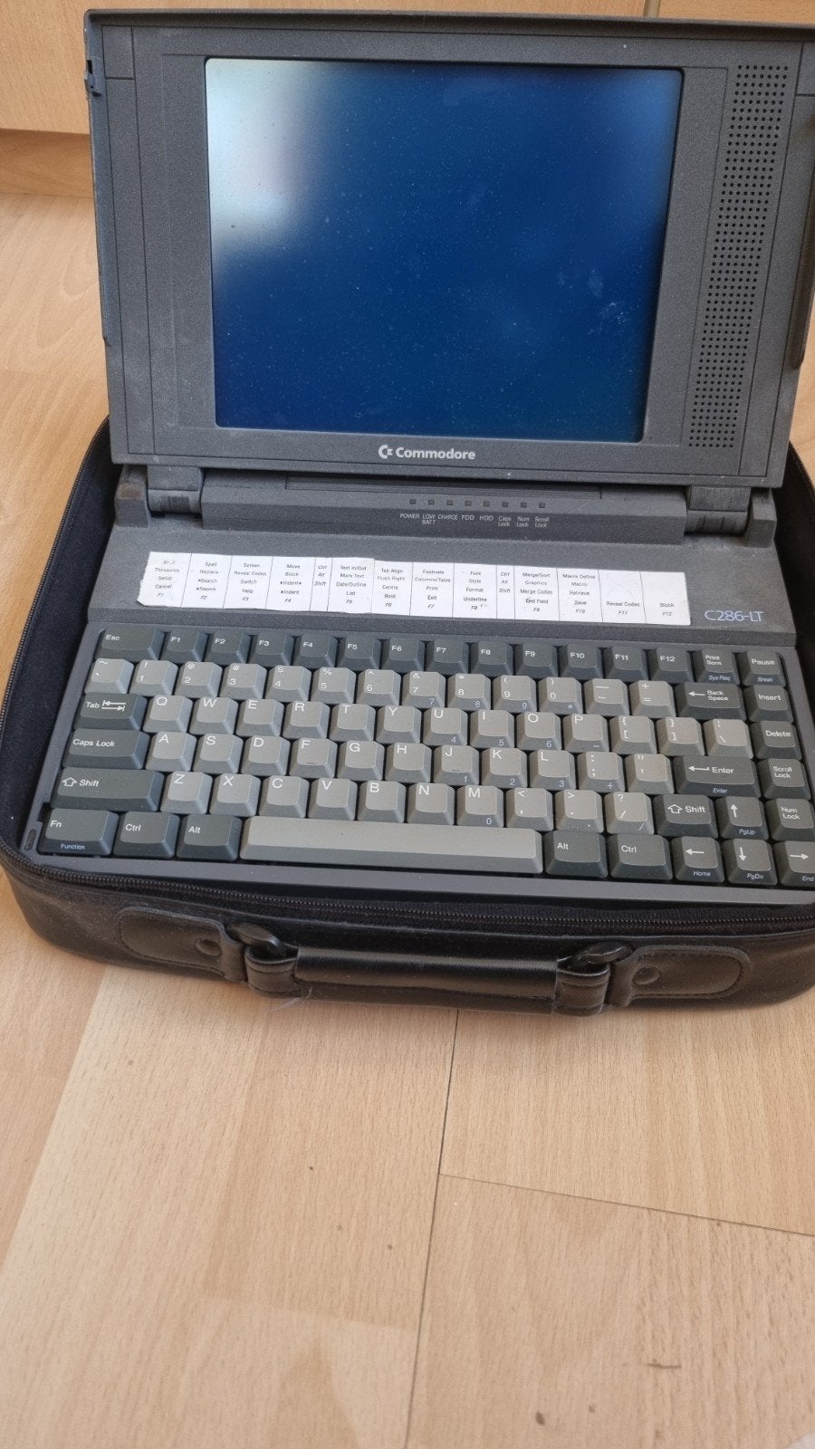 Vintage Commodore C286-LT Laptop met Oplader, Computers en Software, Vintage Computers, Ophalen, Commodore