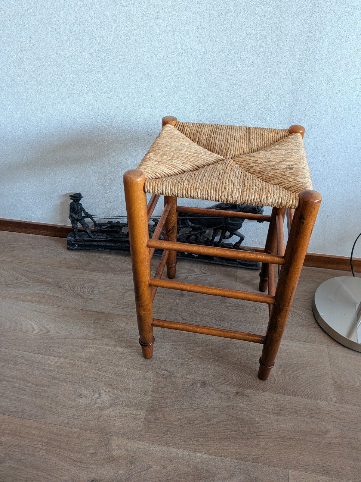 Houten kruk met rieten zitting, Verzenden, Gebruikt, Hout