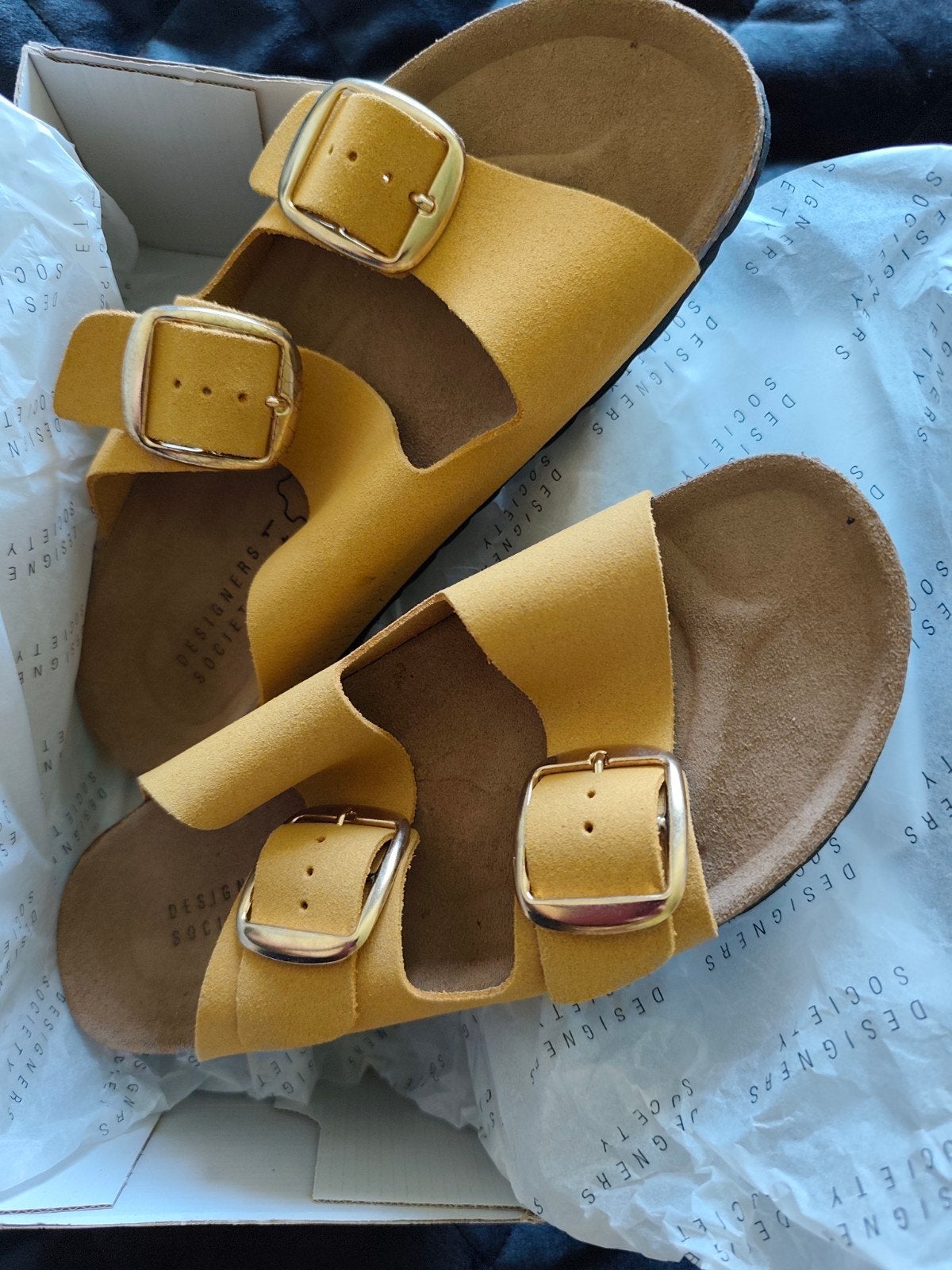 Nieuwe Designers Society leren teenslippers, maat 41, Kleding | Dames, Schoenen, Slippers, Geel, Nieuw, Ophalen of Verzenden