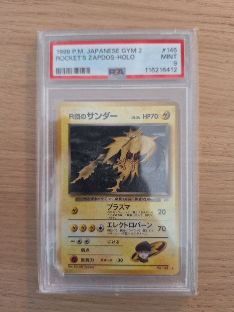 PSA 9 MINT 1999 Japanese Gym 2 Rocket's Zapdos Holo #145, Ophalen of Verzenden, Nieuw, Losse kaart, Foil