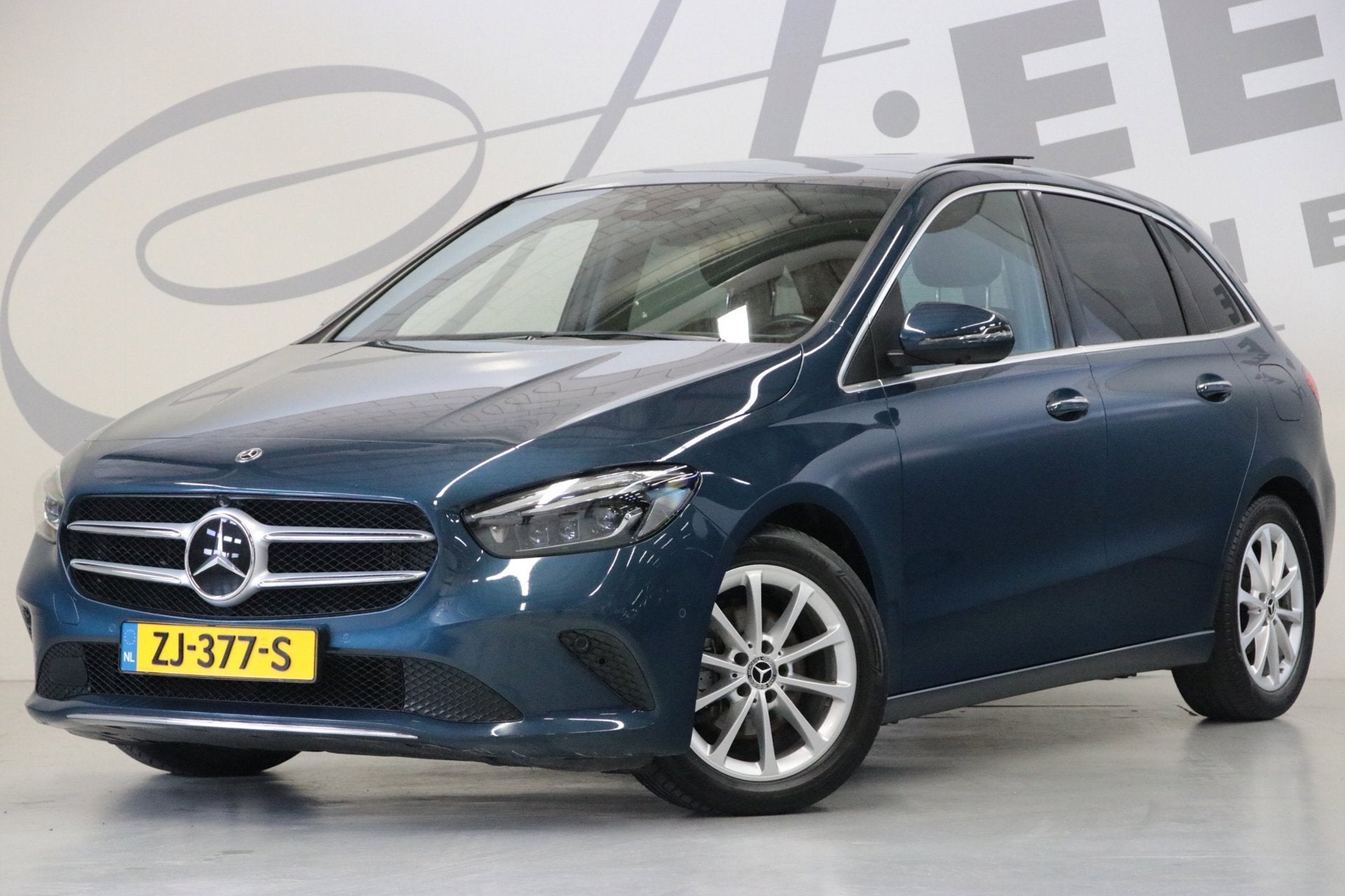 Mercedes-Benz B-klasse 180 Apple carplay/ Memory/ Panoramasc, Gebruikt, 4 cilinders, 700 kg, Blauw