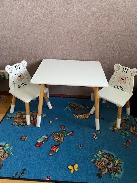 Kinderset tafel en 2 stoeltjes incl vloerkleed, Ophalen, Zo goed als nieuw, Tafel(s) en Stoel(en)