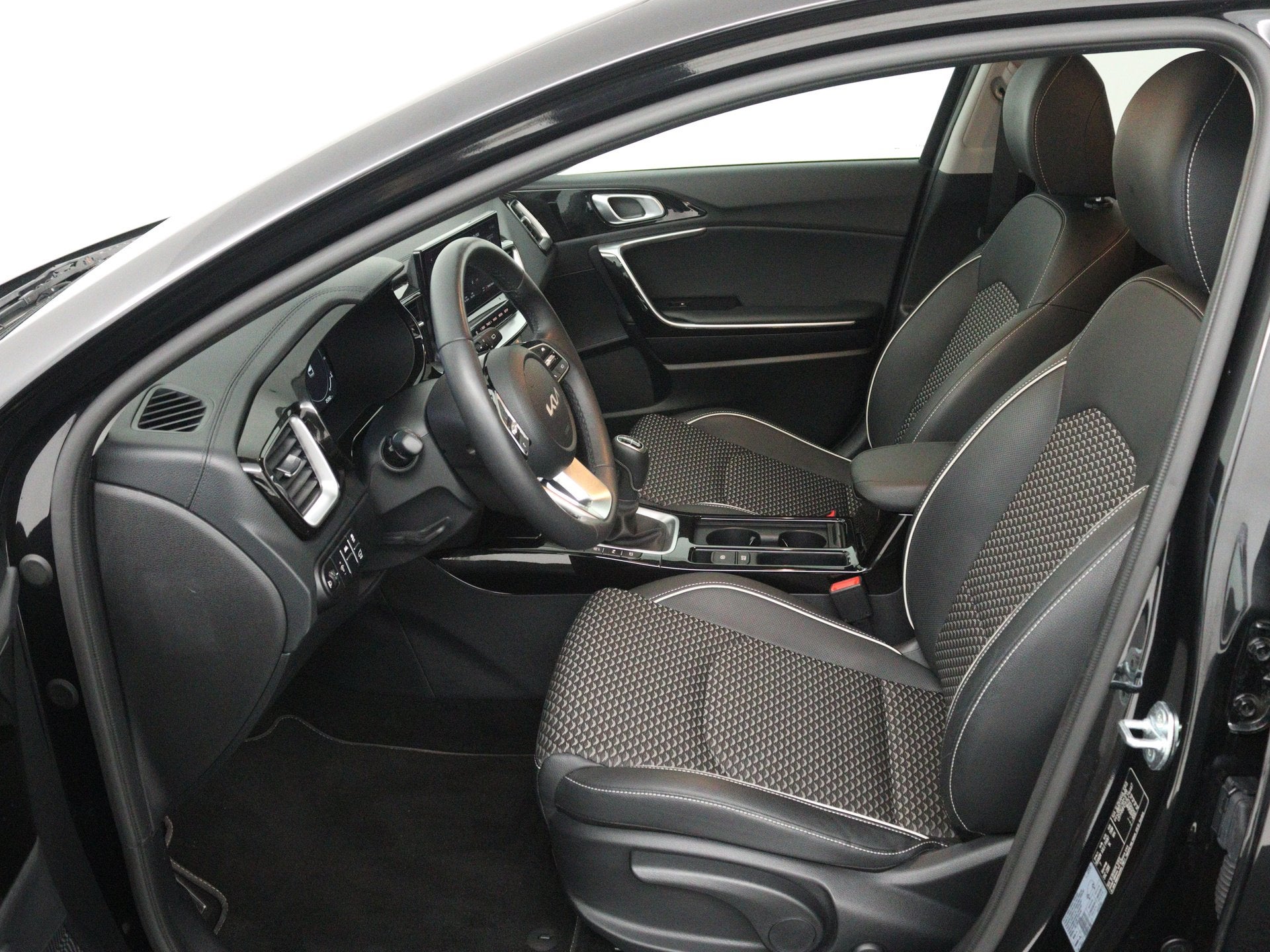 Foto 27 van Kia Ceed Sportswagon 1.0 T-GDi DynamicPlusLine | Stuur-/Stoe