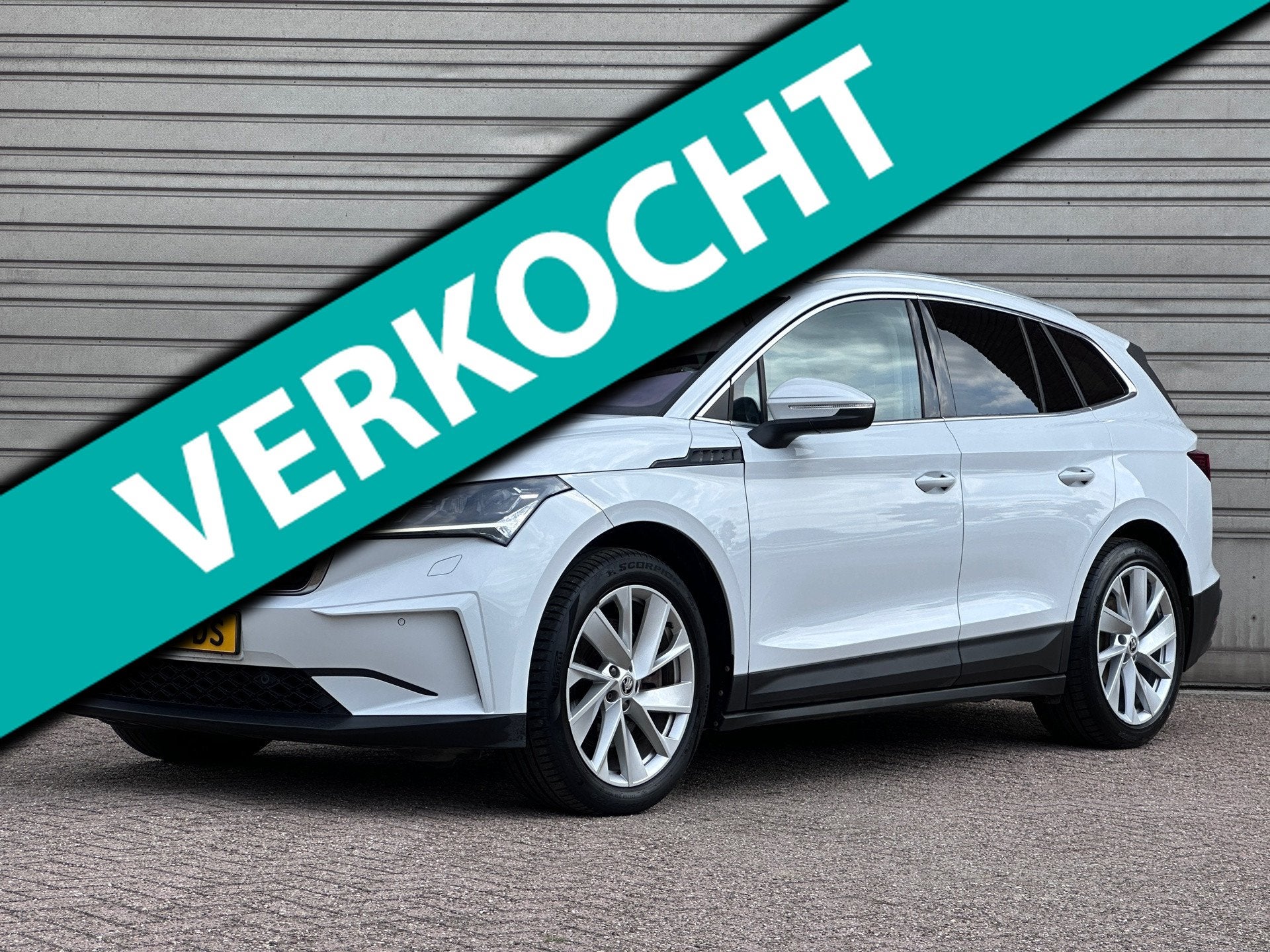 Skoda Enyaq iV 80|SOH 93%|Leder|Trekhaak|Camera|DCC|21", Auto's, Automaat, Dealer onderhouden, Achterwielaandrijving, Wit