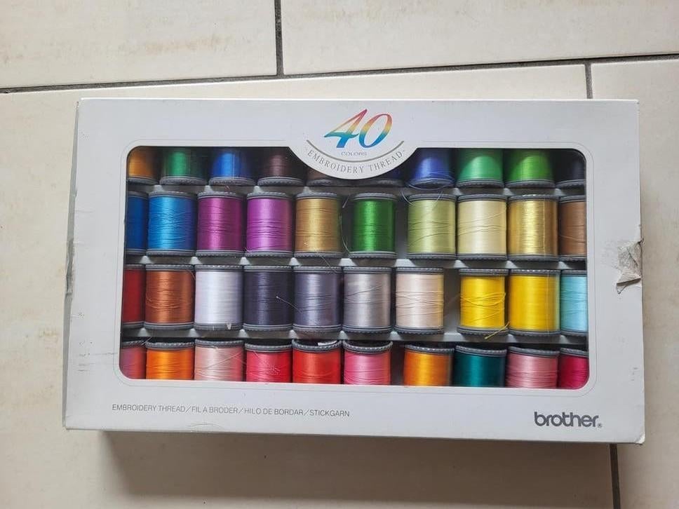 Brother Naaimachinegaren set, 40 kleuren WD-027, Hobby en Vrije tijd, Naaien en Fournituren, Zo goed als nieuw, Garen of Naald(en)