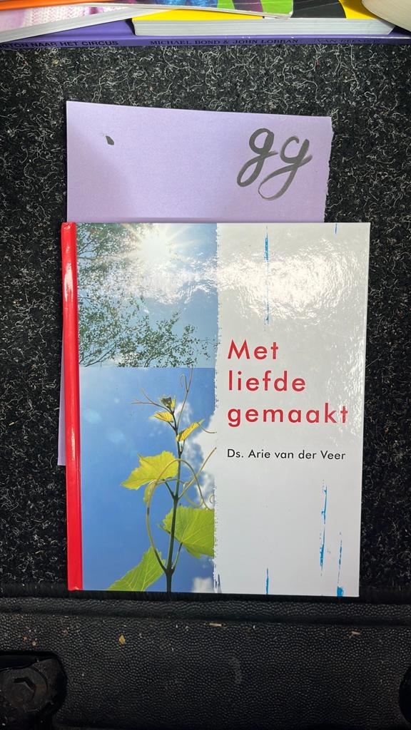 Met liefde gemaakt - Ds. Arie van der Veer, Ophalen of Verzenden, Zo goed als nieuw, Christendom | Protestants