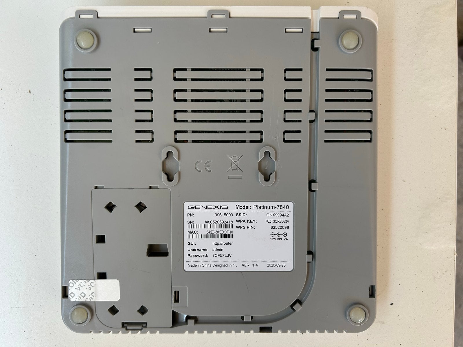GENEXIS Platinum-7840 Router met adapter, Computers en Software, Routers en Modems, Gebruikt, Router, Ophalen of Verzenden