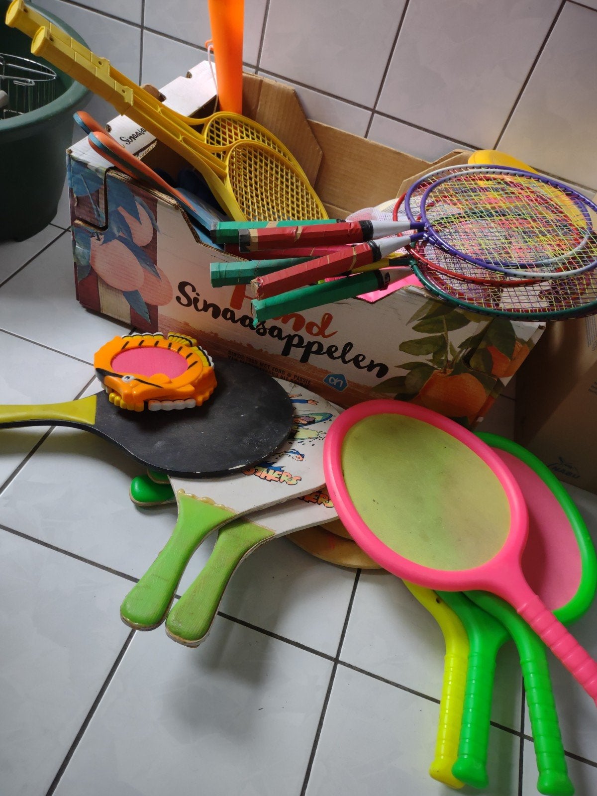 Diversen spullen voor buiten te spelen, Ophalen