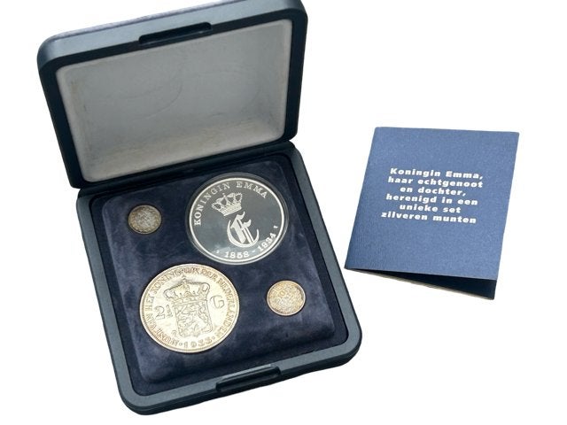 Luxe Zilver set 'Koningin Emma, haar echtgenoot en dochter', Postzegels en Munten, Ophalen of Verzenden, Koningin Wilhelmina, Setje