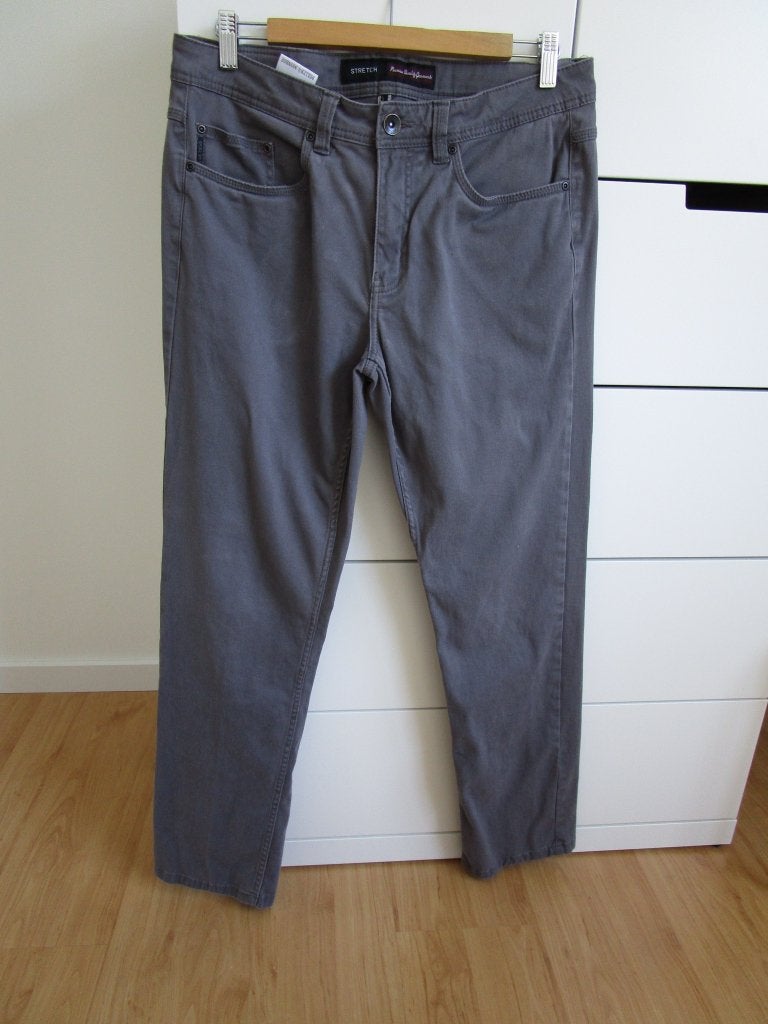 Grijze heren broek maat 32/32, Ophalen of Verzenden, Zo goed als nieuw, Grijs, W32 (confectie 46) of kleiner