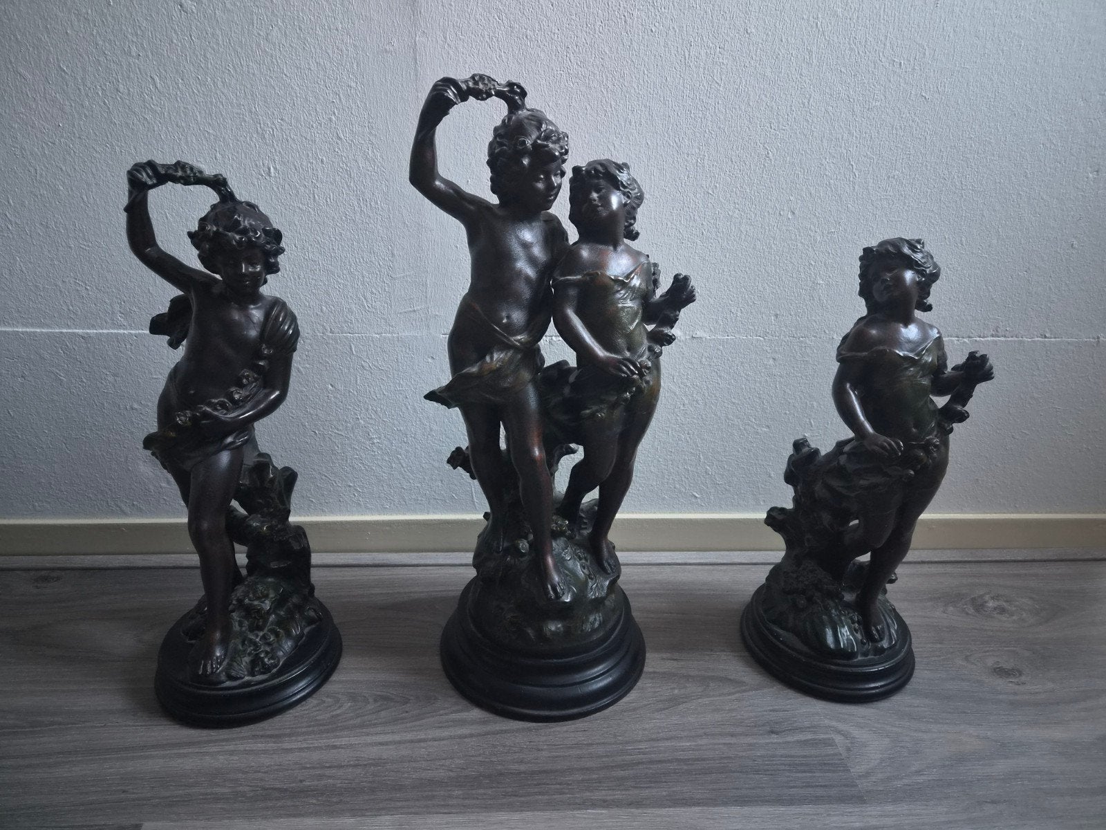 Set van 3 bronzen beelden van putti/kinderfiguren, Ophalen, Groep mensen, Gepatineerd, Brons