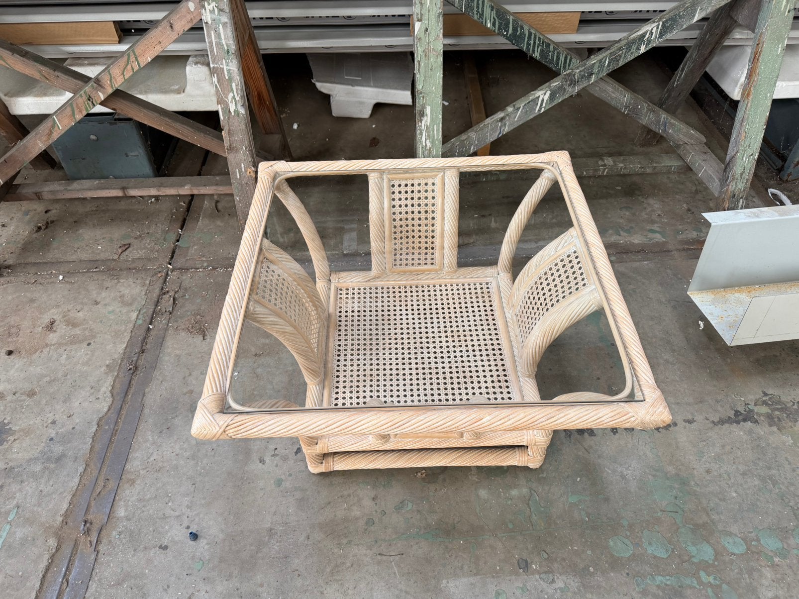 Te koop: Rotan salontafel met glasplaat, Ophalen, Zo goed als nieuw