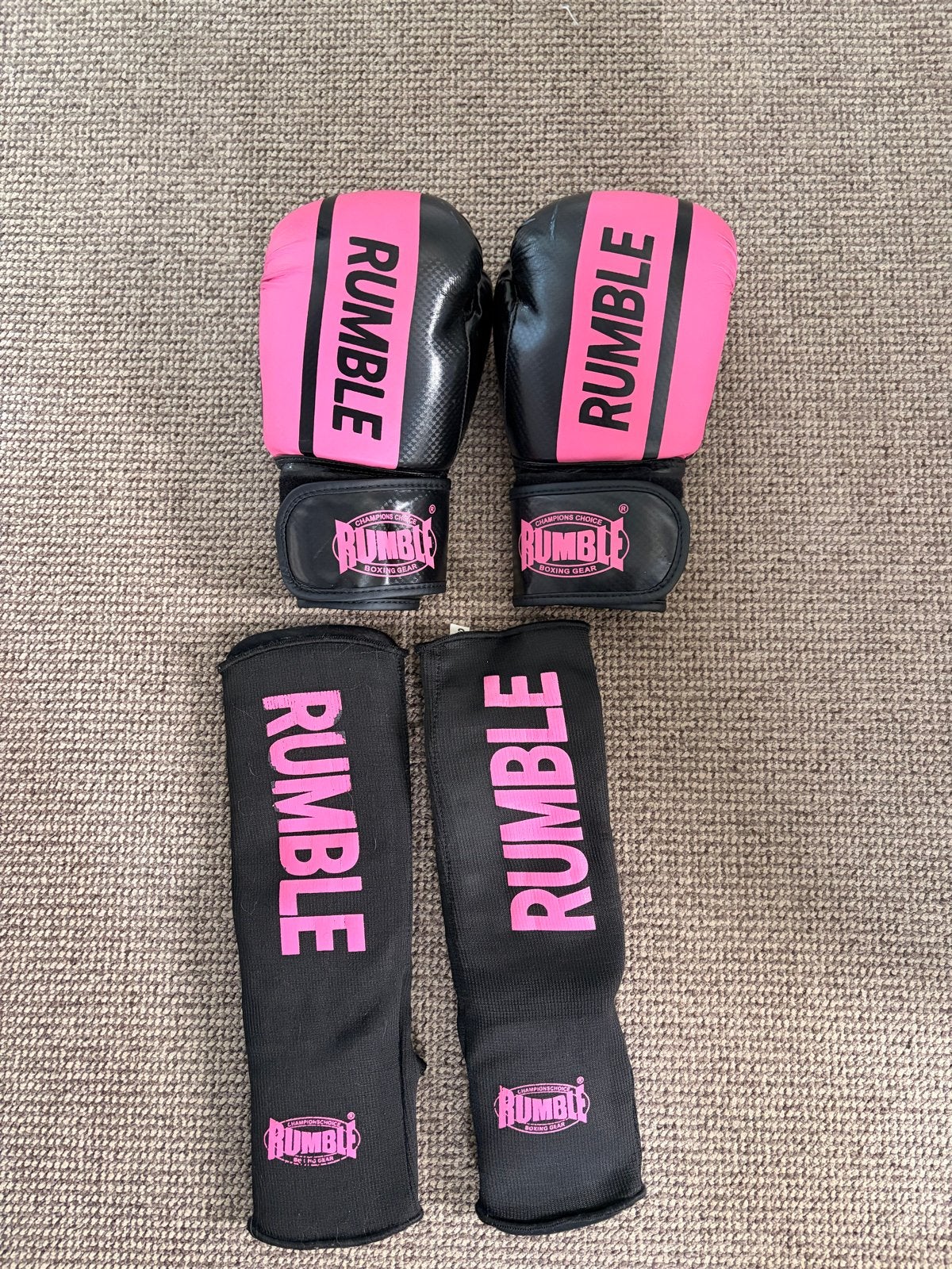 Rumble kickbokshandschoenen 8OZ met scheenbeschermers S, Ophalen of Verzenden, Gebruikt, Bokshandschoenen