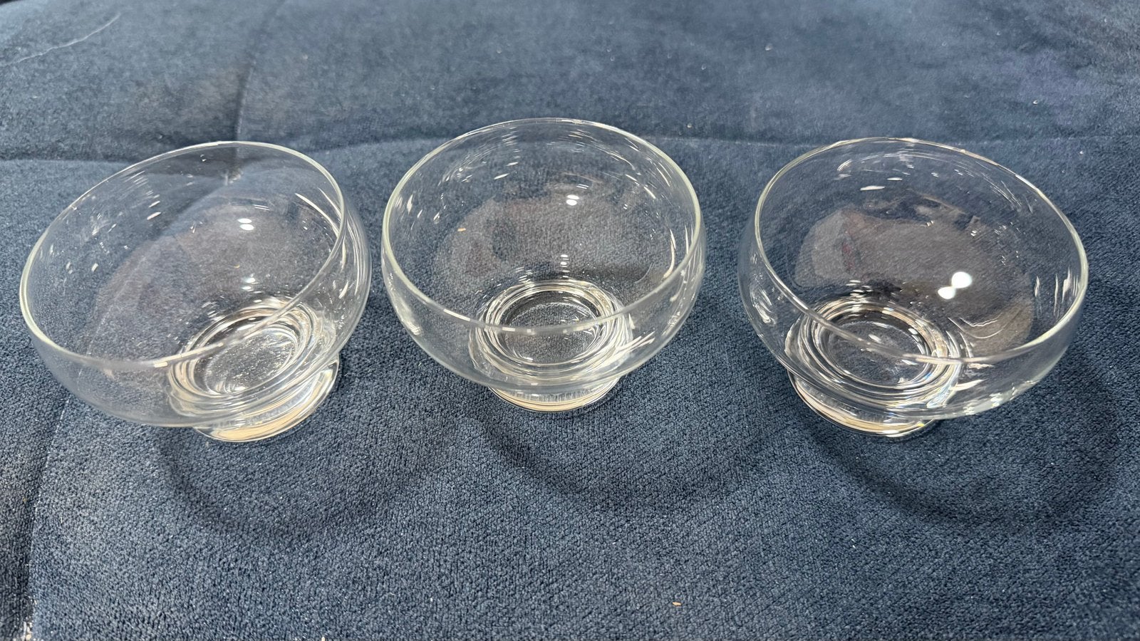 Set van 3 glazen schaaltjes op voet, Huis en Inrichting, Woonaccessoires | Schalen en Manden, Schaal, Rond, Ophalen of Verzenden