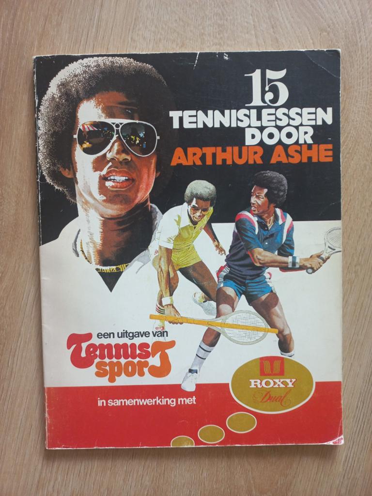 Arthur Ashe magazine tennislessen, Boeken, Sportboeken, Ophalen of Verzenden, Gelezen, Balsport
