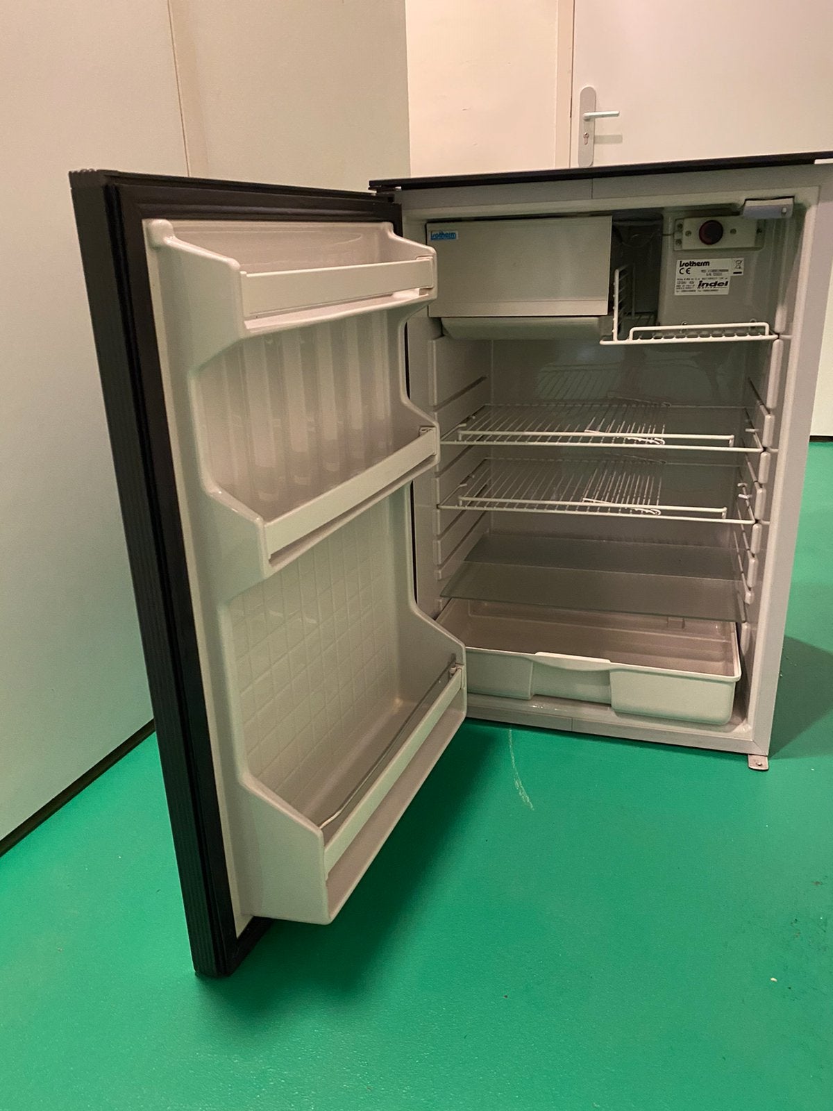 Koelkast 130 L 12/24 V met vriesvakje, voor boot of caravan, Ophalen, Gebruikt, Kombuis en Sanitair