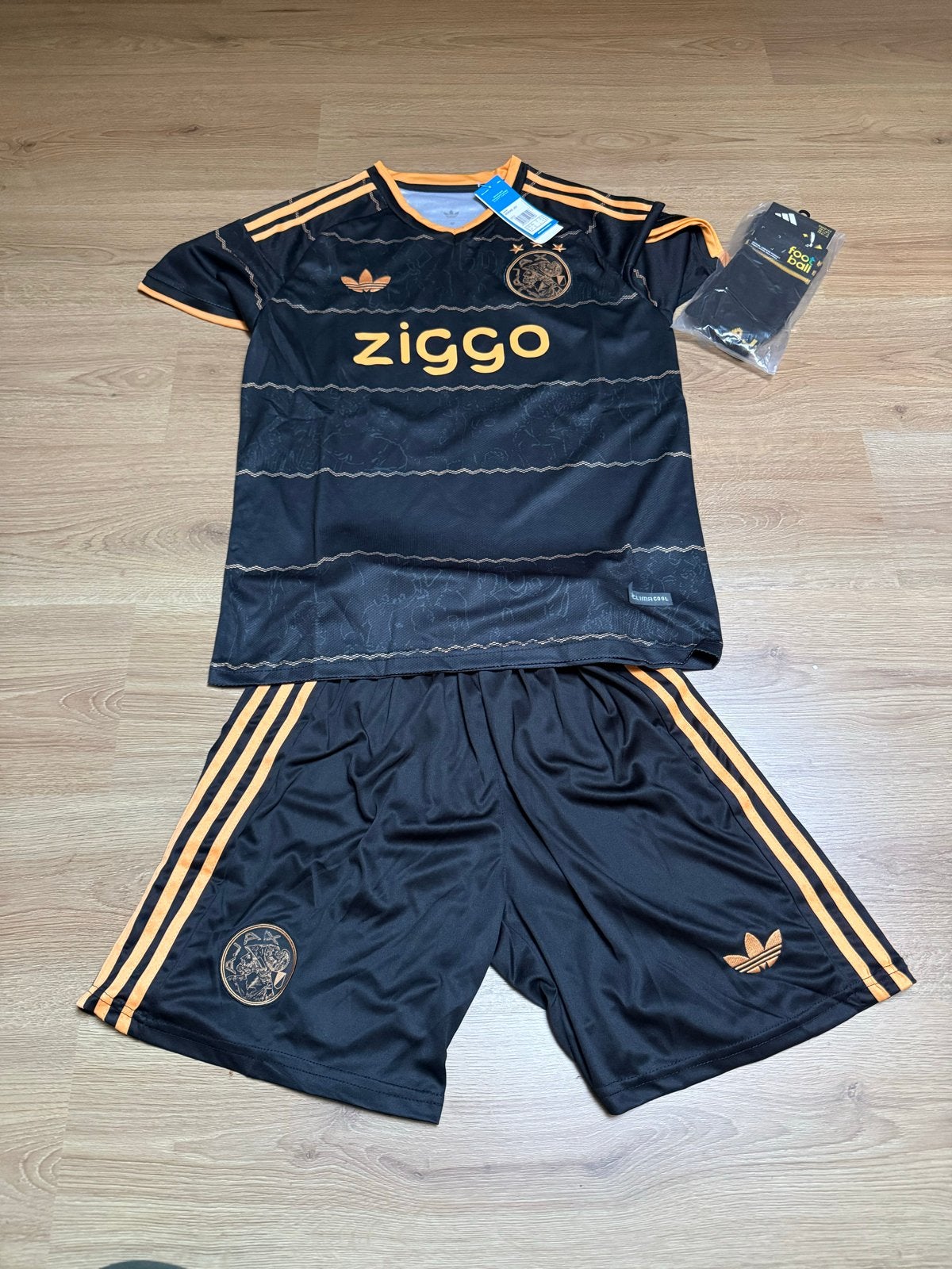 Ajax Uit Tenue 2026/2027 Maat S met Sokken, Sport en Fitness, Maat S, Ophalen of Verzenden, Nieuw, Set