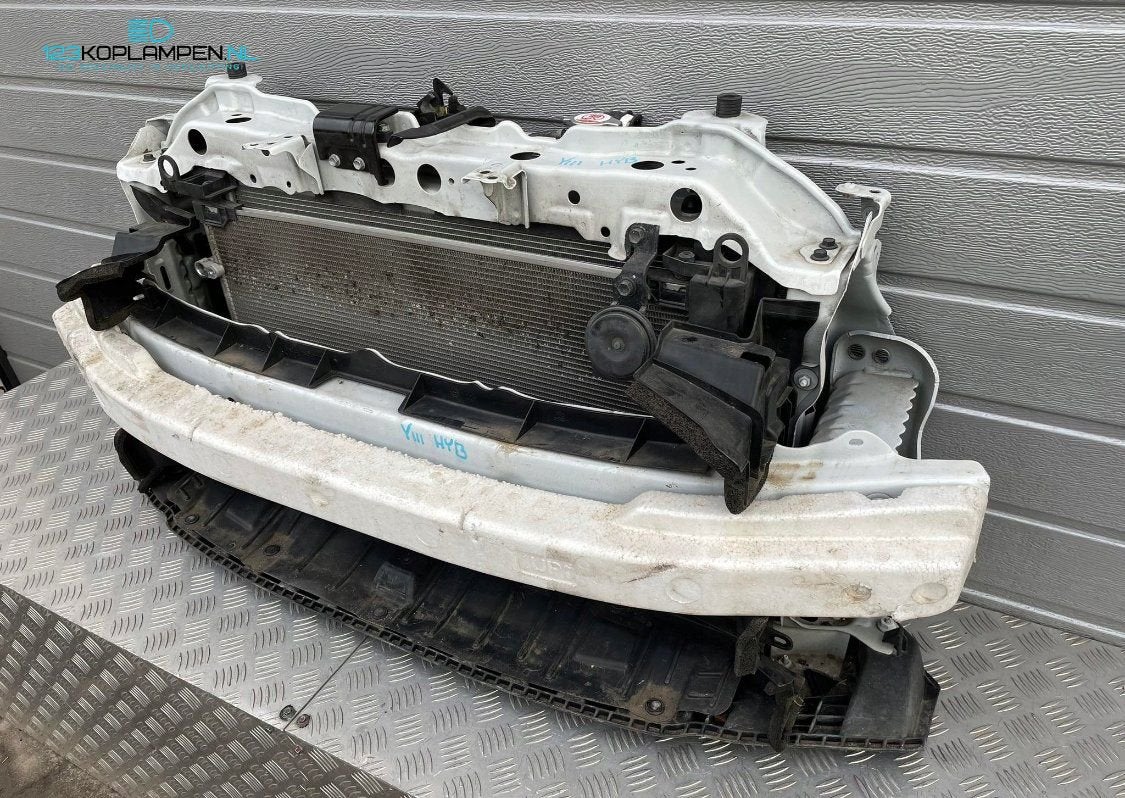 Toyota Yaris 3 / III Facelift 1.5 Hybride Voorfront koelerpa, Ophalen, Gebruikt, -, -