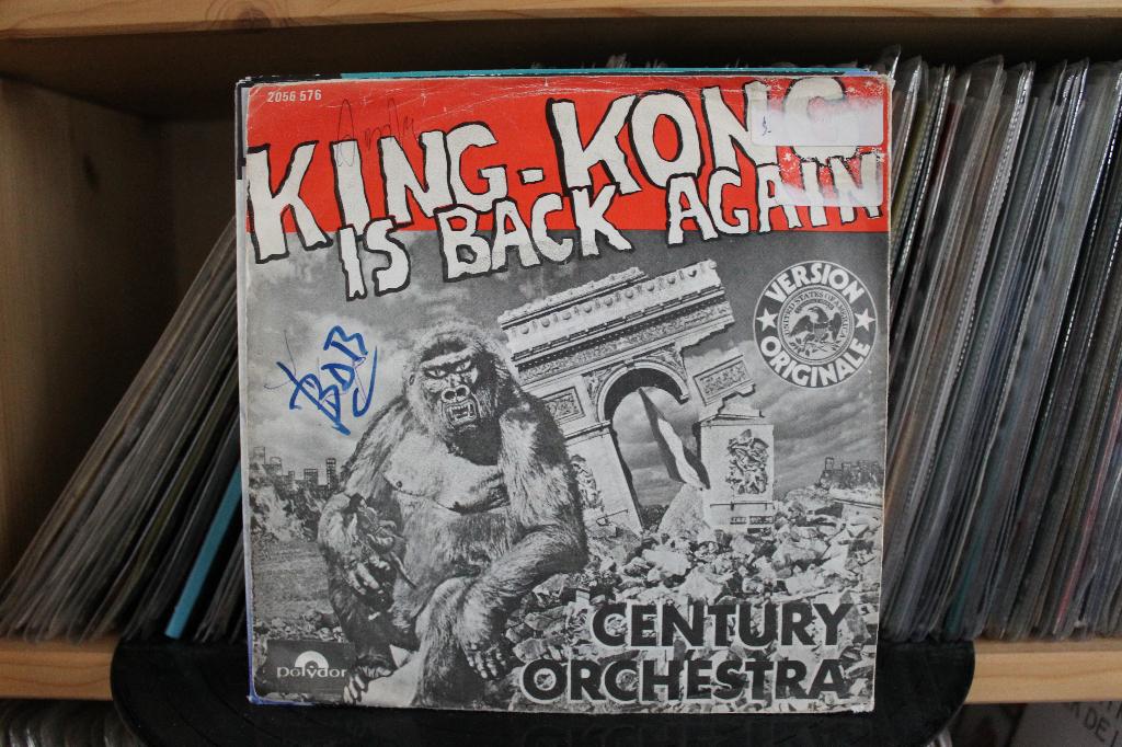 7" Single Century Orchestra - King Kong Is Back Again / Gori, Ophalen of Verzenden, Gebruikt, Pop