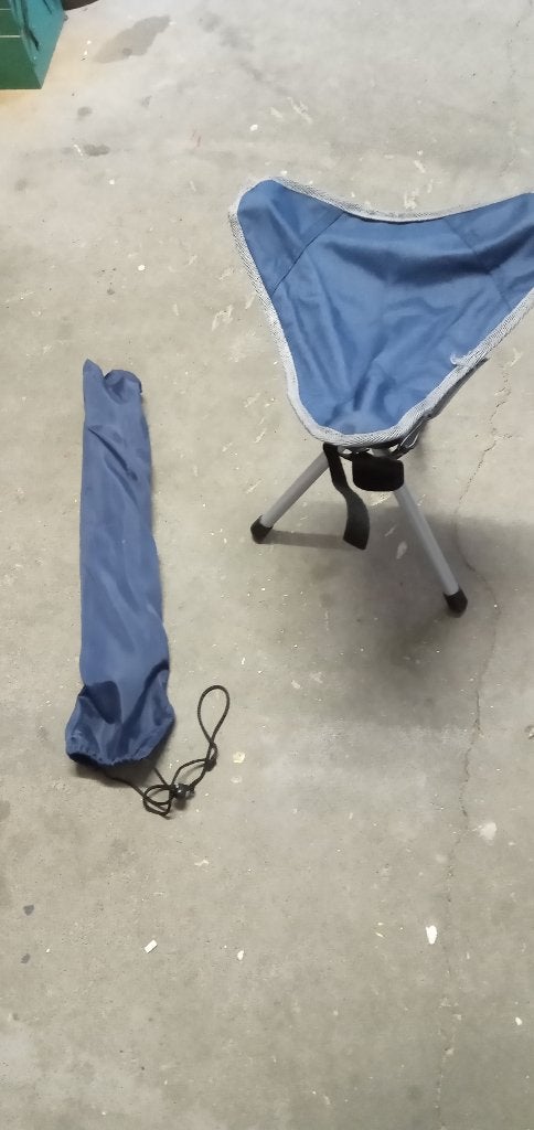 Driepoot opvouwbaar krukje ( zwart en Nieuw), Ophalen of Verzenden, Nieuw, Overige materialen, Inklapbaar