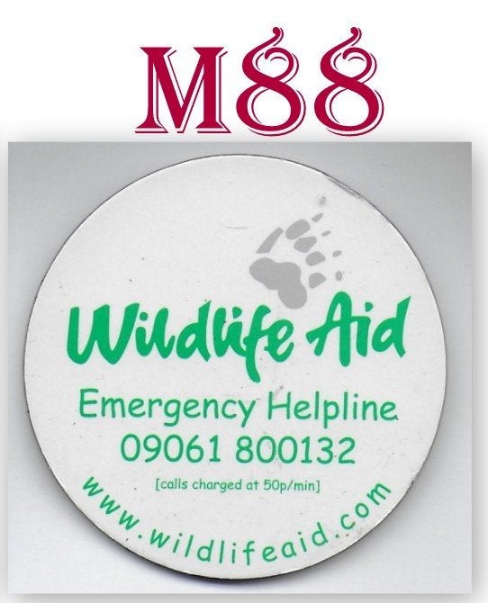 M88 koelkastmagneet wildlife aid - emergency helpline, Verzenden, Zo goed als nieuw