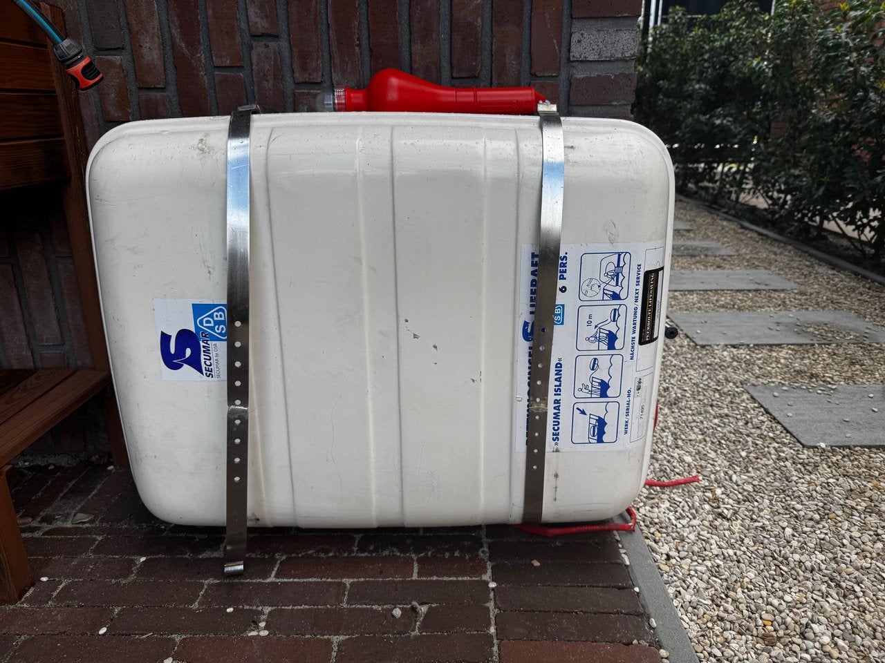 Secumar 6 persoons reddingsvlot met bevestiging beugels, Ophalen, Gebruikt, Overige typen, Zeilboot of Motorboot