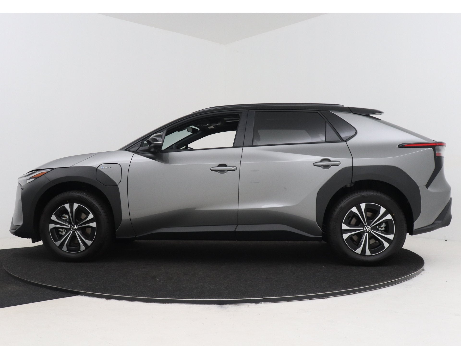 Toyota Bz4x Dynamic 71 kWh | BTW voertuig | Panoramadak | Do, 12 maanden, 1885 kg, 33 min, Origineel Nederlands