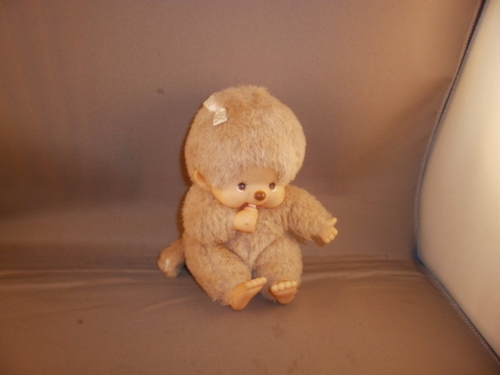 monchhichi blond bruin strikje op hoofd 1974 sekiguchi 15cm, Kinderen en Baby's, Speelgoed | Knuffels en Pluche, Overige merken
