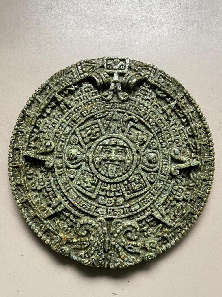 Azteekse kalender: decoratief wandreliëf / zonnensteen, Ophalen